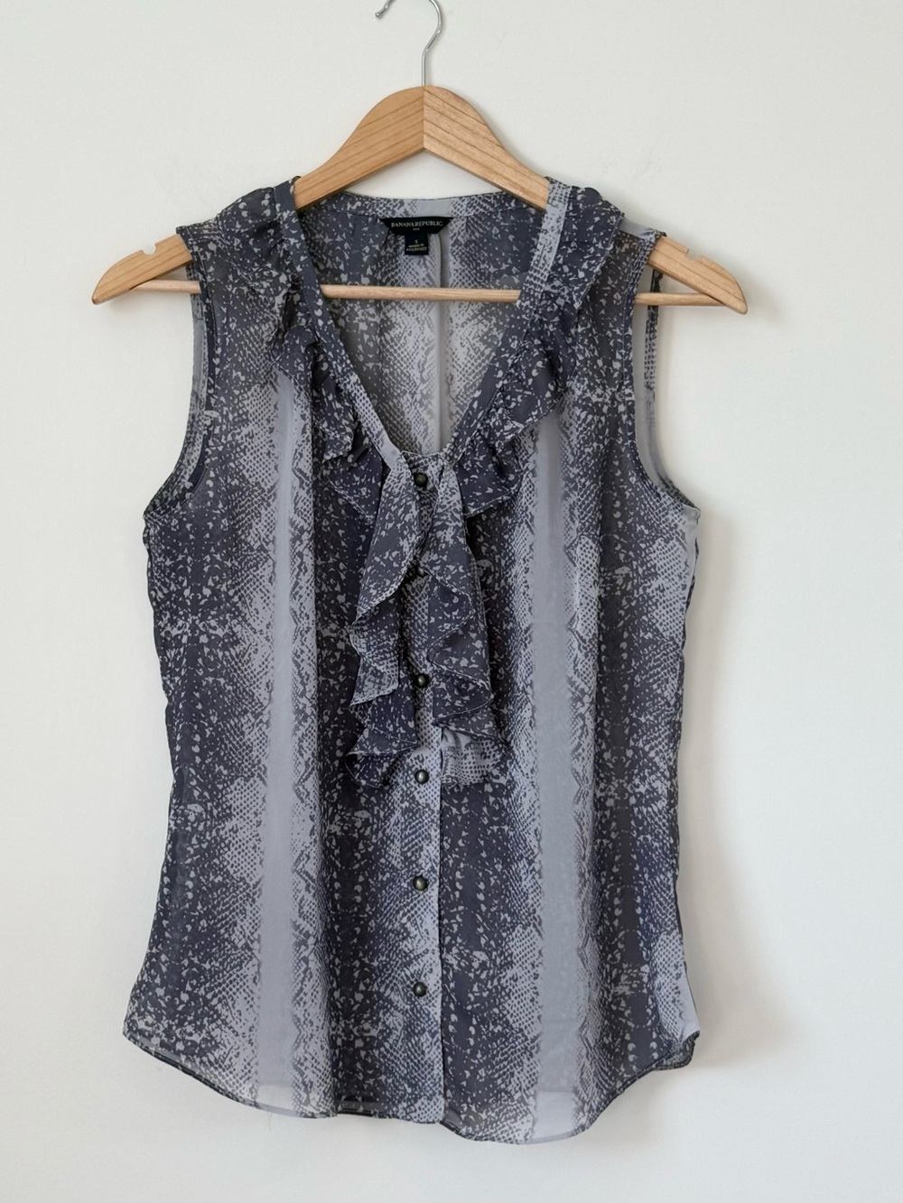 Banana Republic Gray Snakeskin Patterned Ruffle-Front Sleeveless Blouse